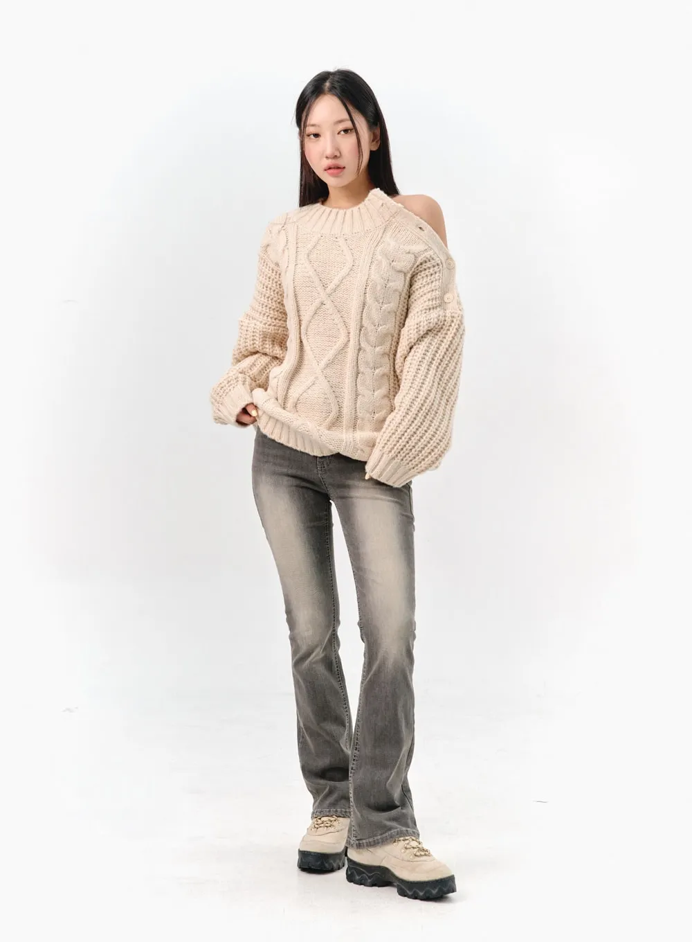 Cable Knit Buttoned Sweater IS301