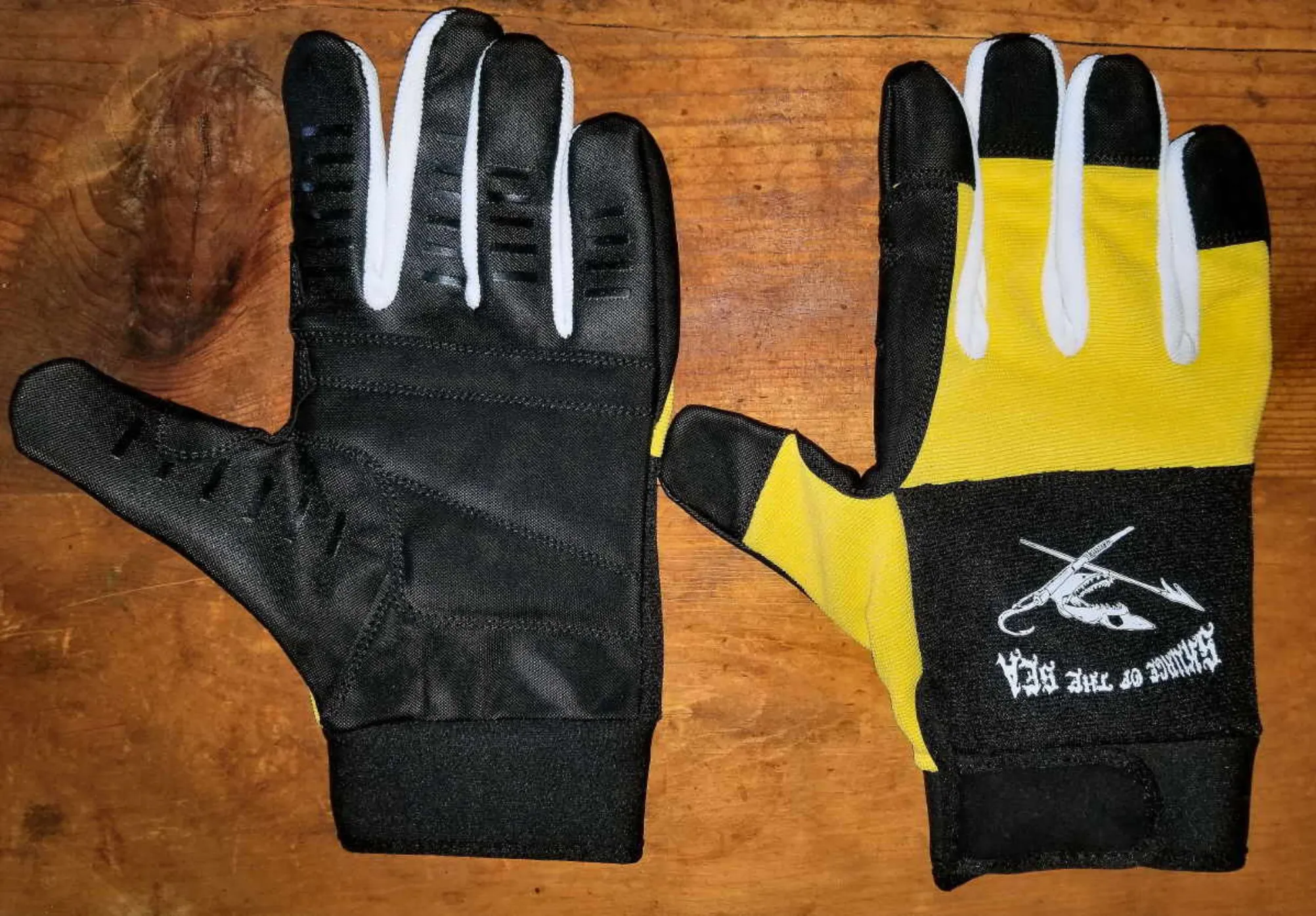 Skurge of the Sea Wire Man Gloves
